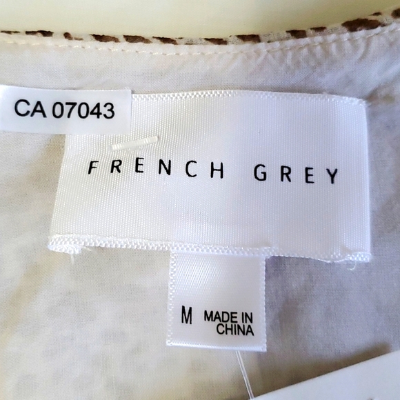 French Grey Animal Print Top Size Medium - Picture 7 of 8